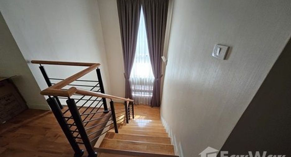 For sale 3 bedrooms house in Saphan Sung, Bangkok