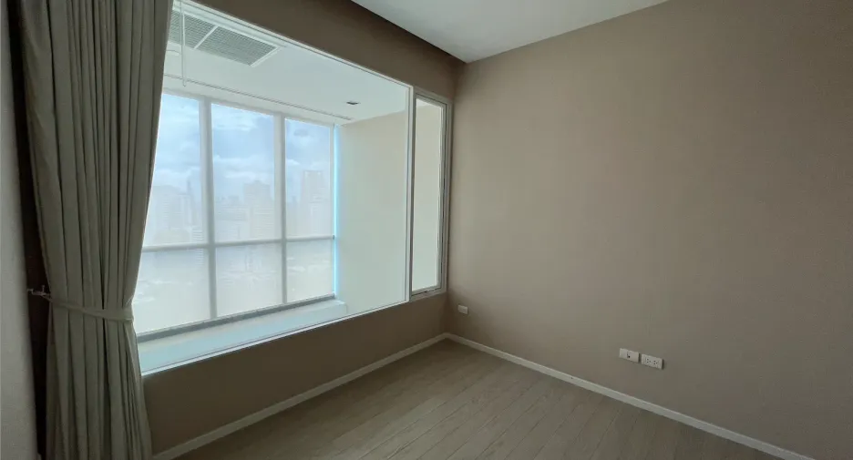 À vendre et à louer 2 chambres condo à Watthana, Bangkok