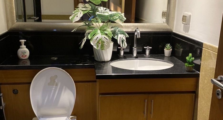 For sale 2 bedrooms condo in Sathon, Bangkok