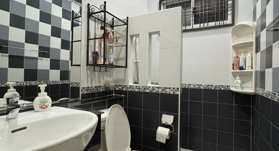 Casa en venta y en alquiler de 3 habitaciones en Mueang Rayong, Rayong