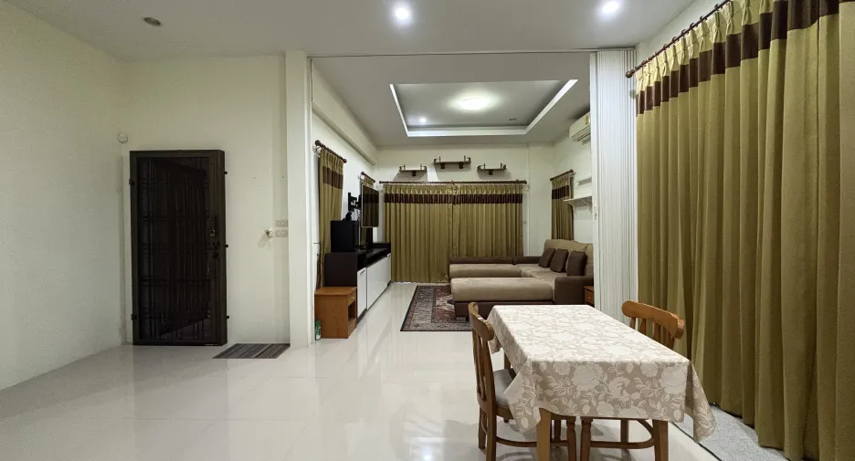 Casa en venta y en alquiler de 3 habitaciones en Mueang Rayong, Rayong