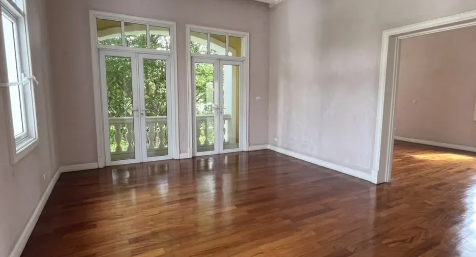 À vendre 4 chambres maison à Lat Phrao, Bangkok