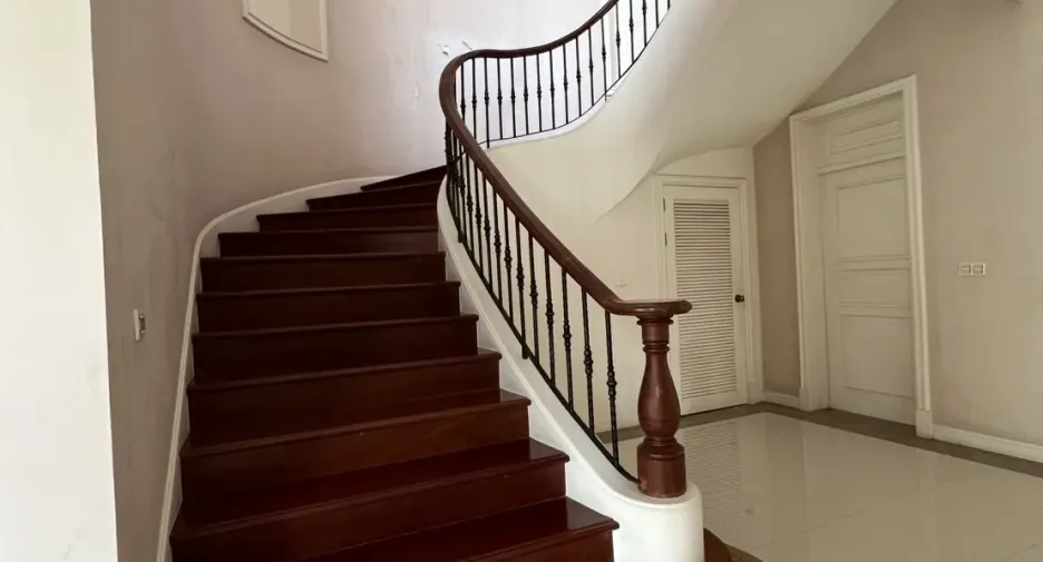 À vendre 4 chambres maison à Lat Phrao, Bangkok