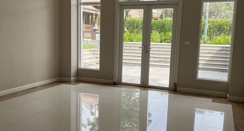 Casa en venta de 4 habitaciones en Lat Phrao, Bangkok