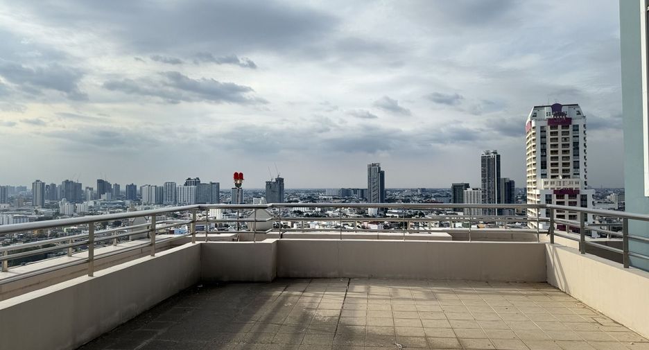 For sale 5 bedrooms condo in Bang Kho Laem, Bangkok