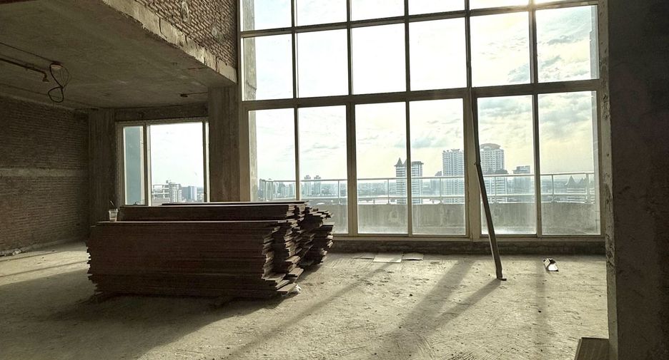 For sale 5 bedrooms condo in Bang Kho Laem, Bangkok