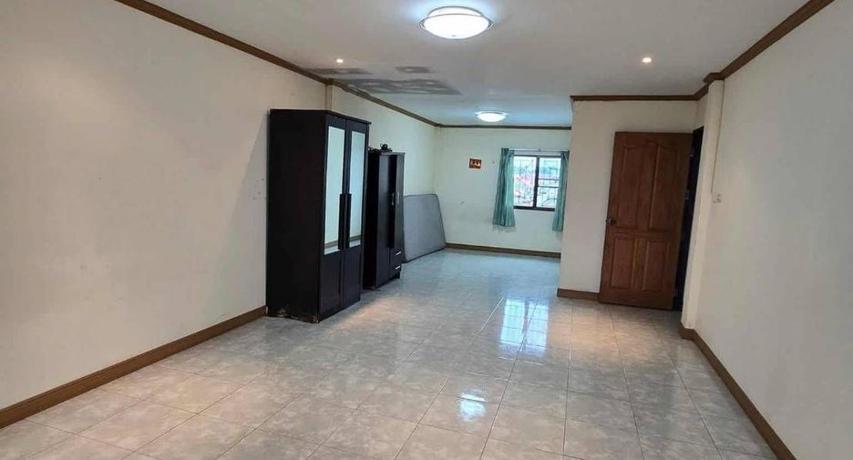 出租 8 卧室 联排别墅 在 Bang Lamung, Chon Buri