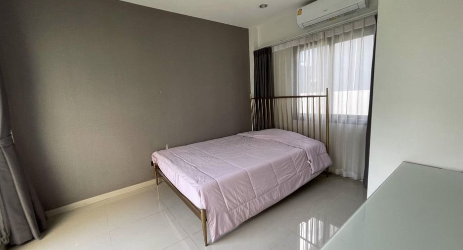 Casa en alquiler de 4 habitaciones en Bang Lamung, Chonburi