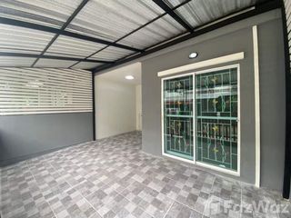 Casa adosada en venta de 3 habitaciones en Bang Sao Thong, Samut Prakan