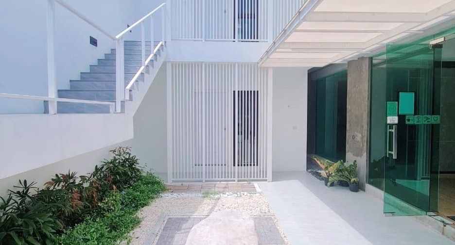 À vendre et à louer 4 chambres maison à Thawi Watthana, Bangkok