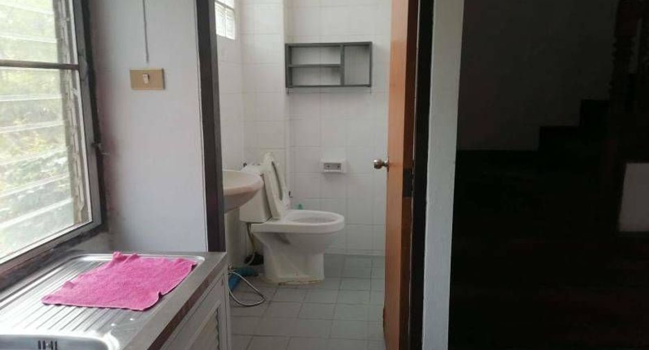For sale 2 bedrooms townhouse in Hang Dong, Chiang Mai