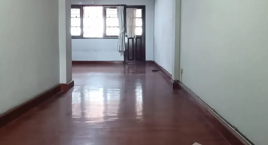 For sale 3 ベッドルーム townhouse in Thung Khru, Bangkok