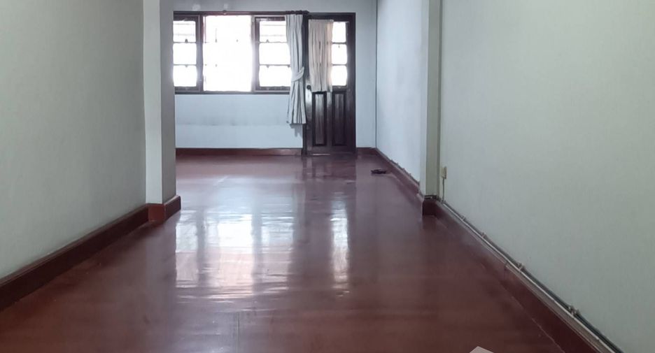 For sale 3 bedrooms townhouse in Thung Khru, Bangkok