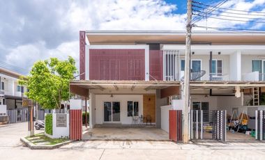 Casa adosada en alquiler de 3 habitaciones en Mueang Chiang Mai, Chiang Mai