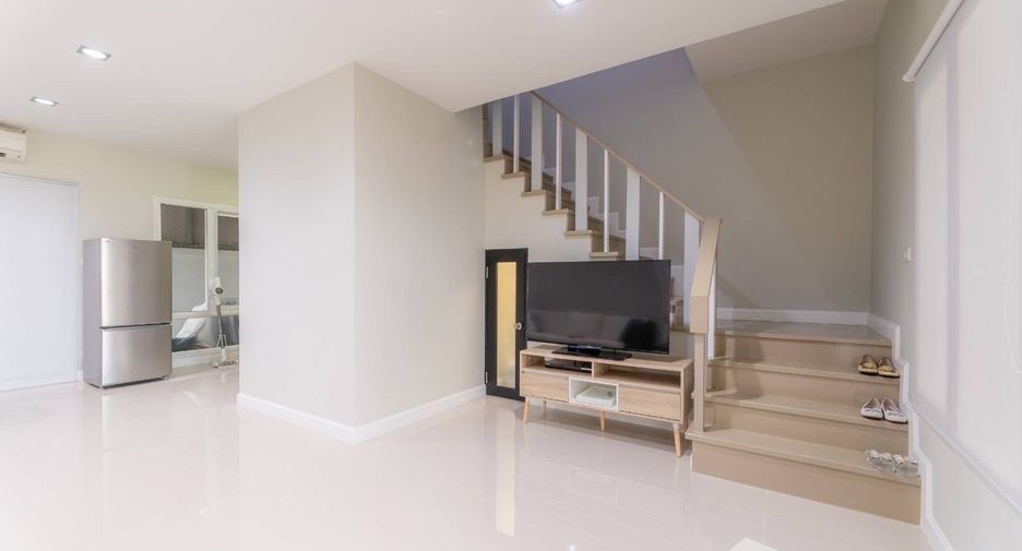 For rent 3 bedrooms townhouse in Mueang Chiang Mai, Chiang Mai