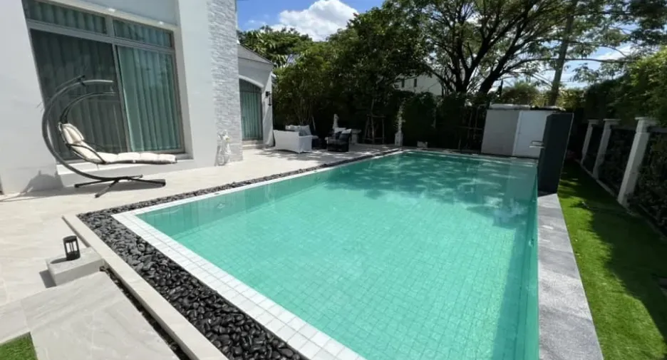 For sale and for rent 5 bedrooms house in Lat Krabang, Bangkok
