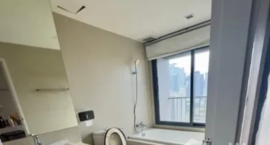 For sale 1 bed condo in Khlong Toei, Bangkok