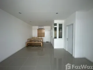 À vendre et à louer 3 chambres maison de ville à Thanyaburi, Pathum Thani