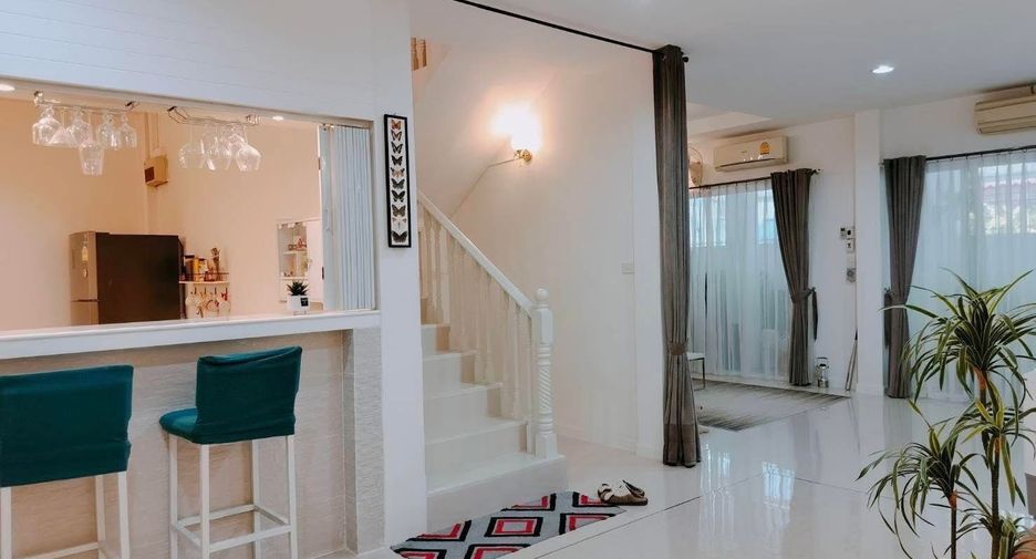 For sale 4 bedrooms townhouse in Lat Phrao, Bangkok