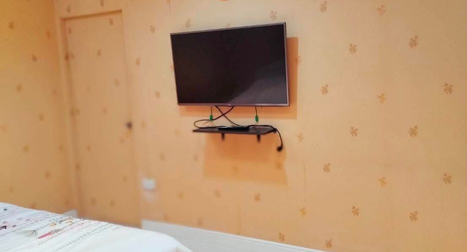 For sale 4 bedrooms townhouse in Lat Phrao, Bangkok
