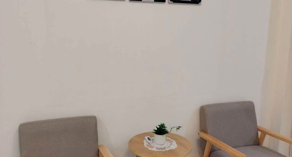 For sale 4 bedrooms townhouse in Lat Phrao, Bangkok