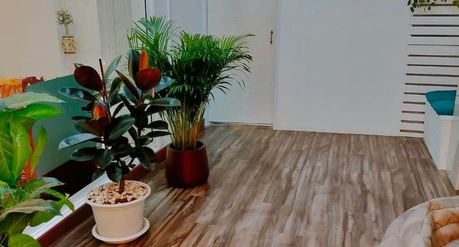 For sale 4 bedrooms townhouse in Lat Phrao, Bangkok
