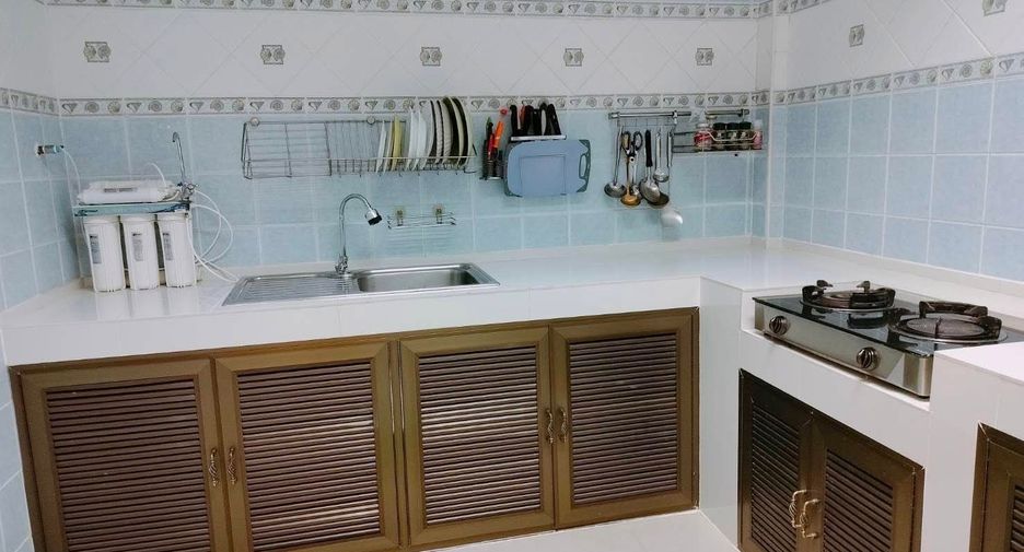 For sale 4 bedrooms townhouse in Lat Phrao, Bangkok