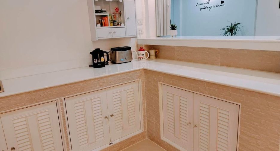 For sale 4 bedrooms townhouse in Lat Phrao, Bangkok