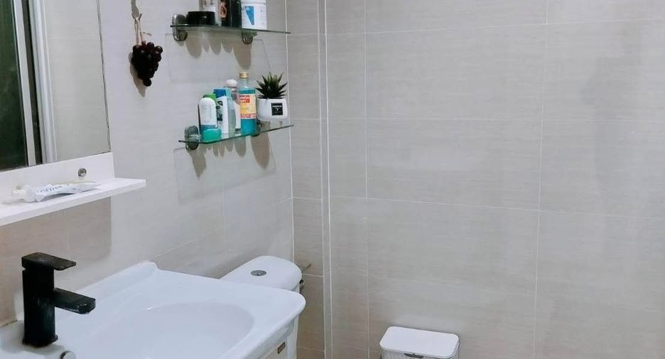 For sale 4 bedrooms townhouse in Lat Phrao, Bangkok