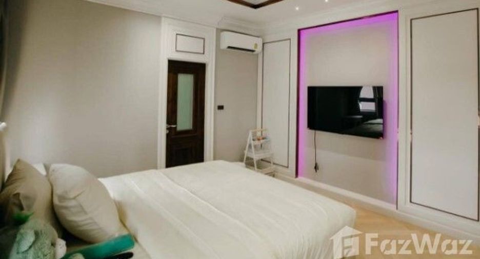 For sale 6 bedrooms townhouse in Lat Phrao, Bangkok