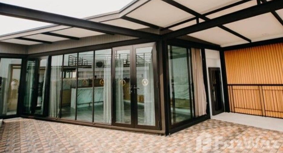 For sale 6 bedrooms townhouse in Lat Phrao, Bangkok
