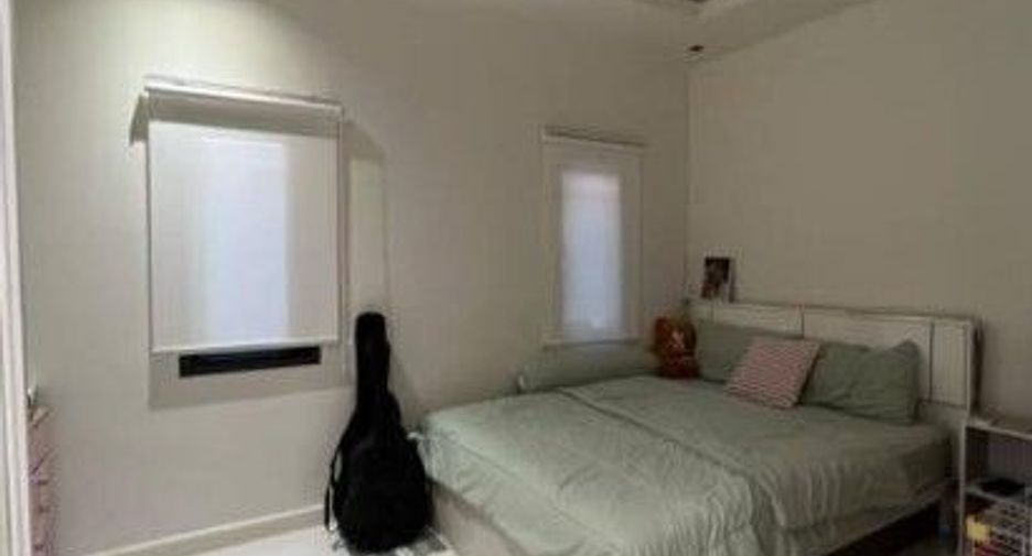 For sale 6 bedrooms townhouse in Lat Phrao, Bangkok