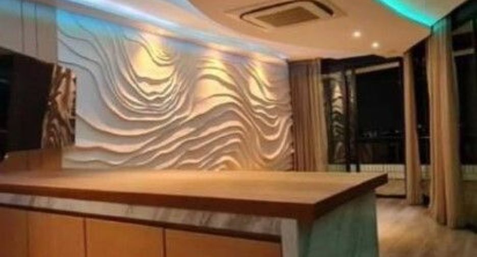 For sale 6 bedrooms townhouse in Lat Phrao, Bangkok