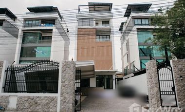 For sale 6 bedrooms townhouse in Lat Phrao, Bangkok