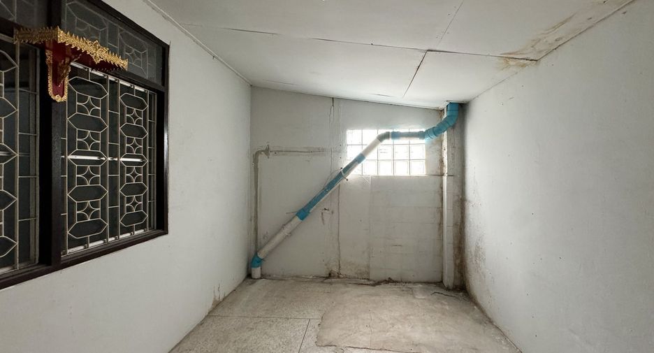 For sale 3 bedrooms townhouse in Sai Mai, Bangkok