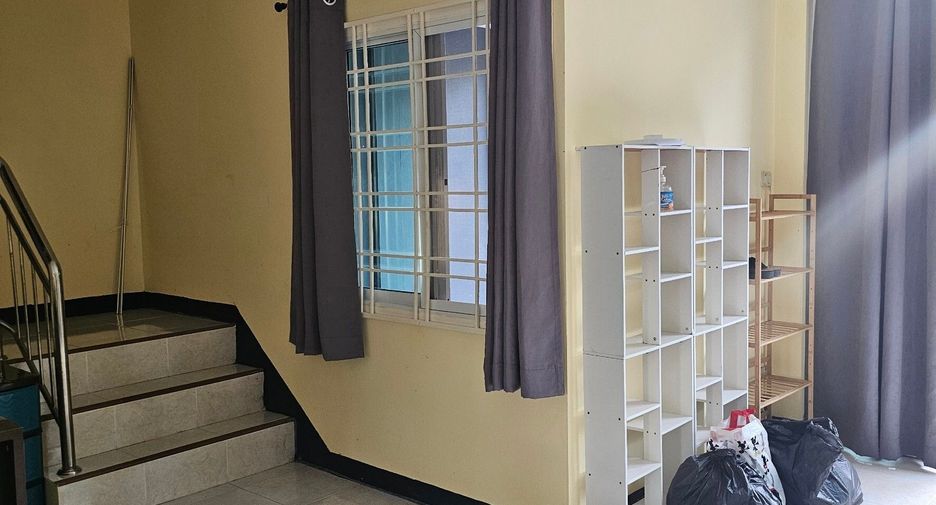 For sale 3 bedrooms townhouse in San Kamphaeng, Chiang Mai