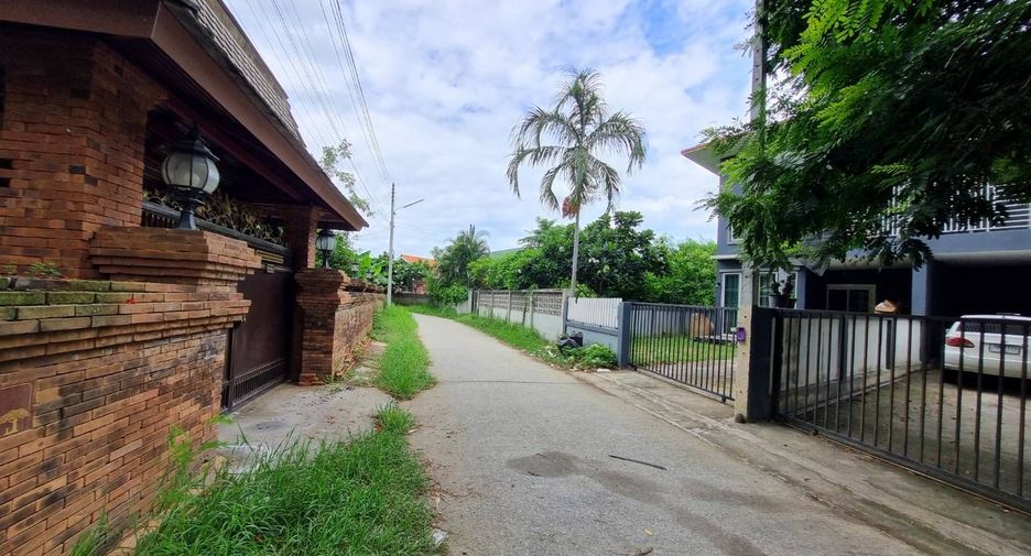 For sale 3 bedrooms townhouse in San Kamphaeng, Chiang Mai