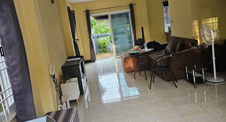 For sale 3 bedrooms townhouse in San Kamphaeng, Chiang Mai
