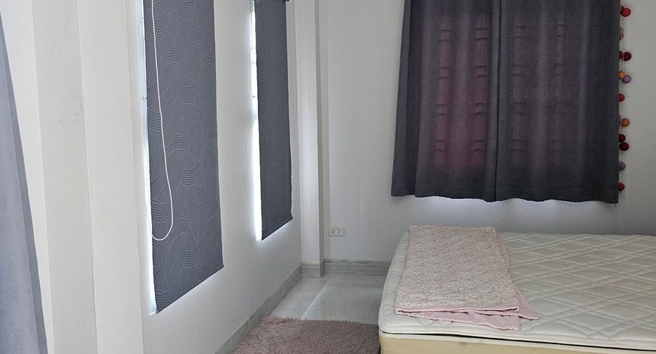 For sale 3 bedrooms townhouse in San Kamphaeng, Chiang Mai
