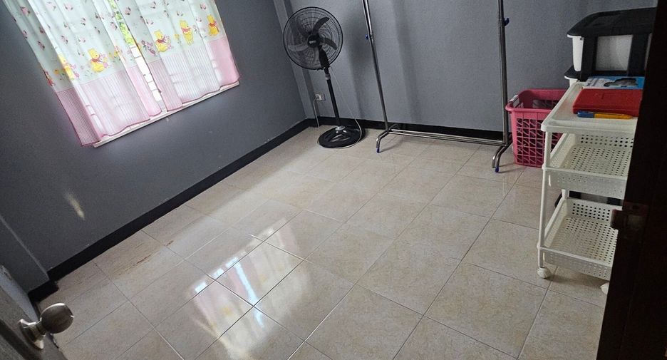 For sale 3 bedrooms townhouse in San Kamphaeng, Chiang Mai