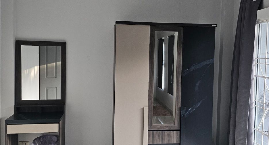 For sale 3 bedrooms townhouse in San Kamphaeng, Chiang Mai