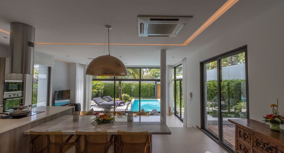 For rent 3 bedrooms villa in Mueang Phuket, Phuket