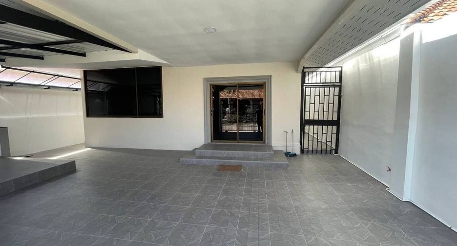 Haus zur Miete mit 3 Zimmer in Bang Lamung, Chonburi