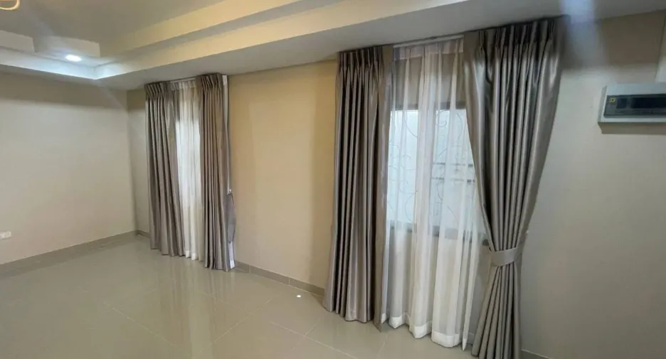 Haus zur Miete mit 3 Zimmer in Bang Lamung, Chonburi