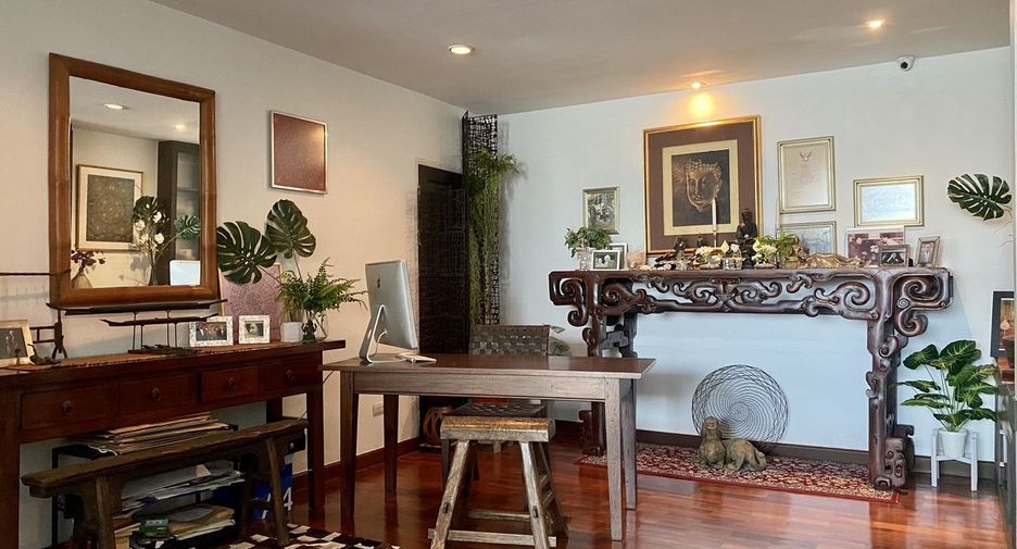 For sale 5 bedrooms condo in Khlong Toei, Bangkok