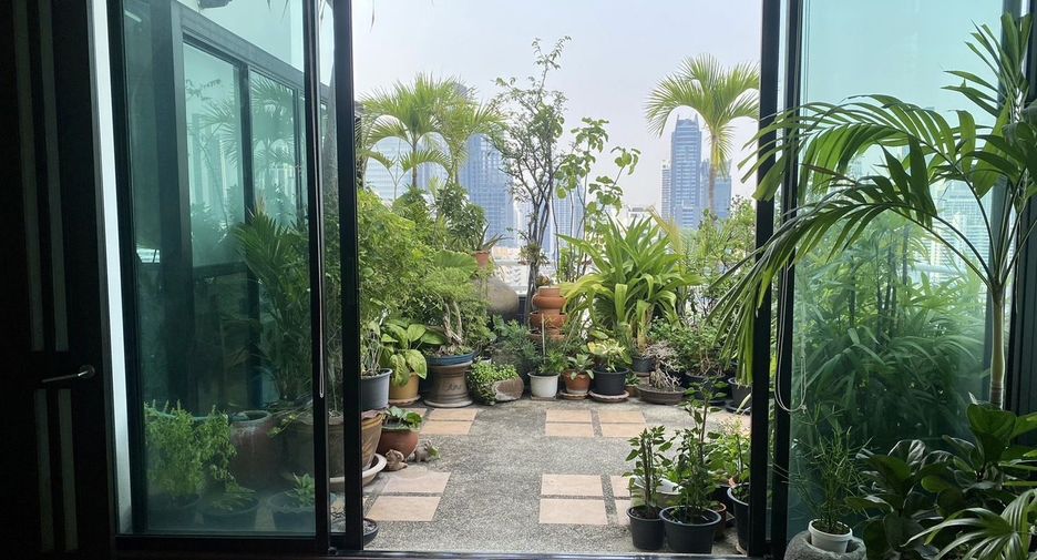 For sale 5 bedrooms condo in Khlong Toei, Bangkok