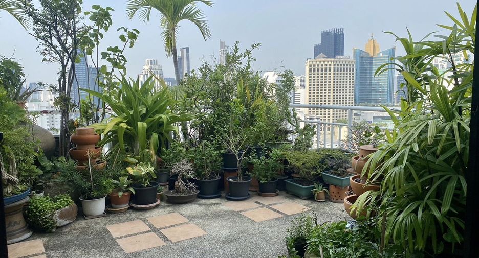 For sale 5 bedrooms condo in Khlong Toei, Bangkok