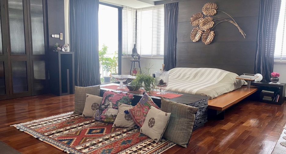 For sale 5 bedrooms condo in Khlong Toei, Bangkok