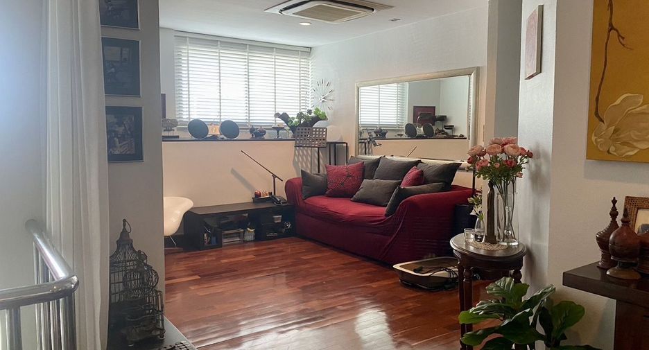 For sale 5 bedrooms condo in Khlong Toei, Bangkok