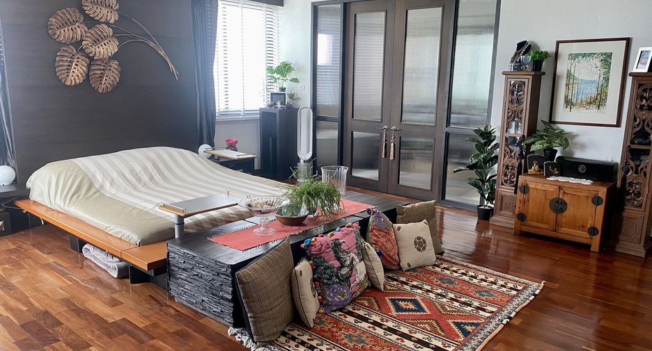For sale 5 bedrooms condo in Khlong Toei, Bangkok
